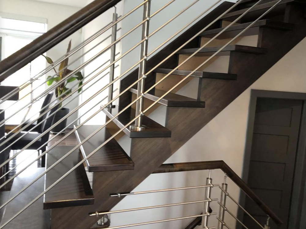 Escalier sablé teinturé - Desmarais Sorel-Tracy